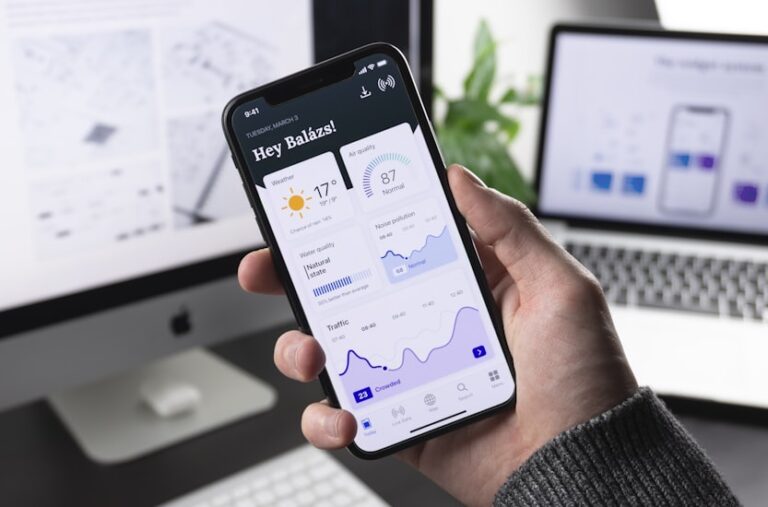 Landing Page auf Laptop und Smartphone, einseitige Website fuer Conversions